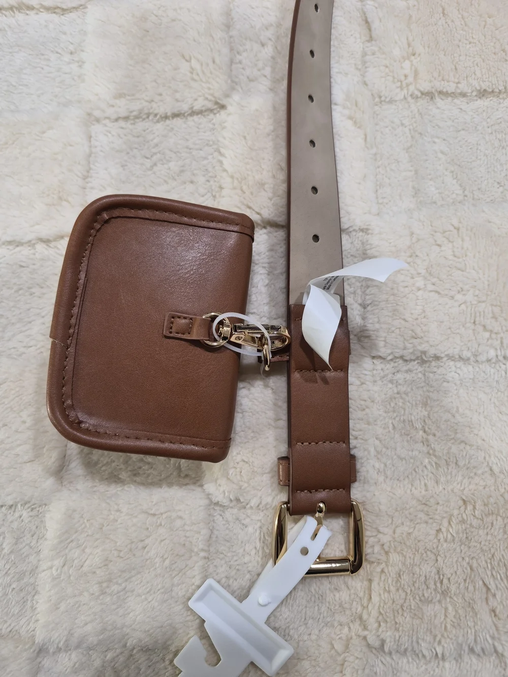 Brand new with tags Steve Madden women’s belt in size Medium (M).